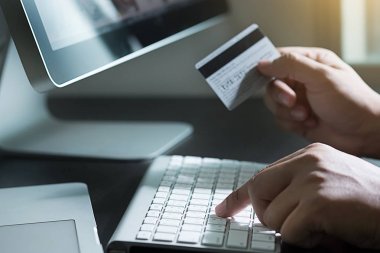 Onli için akıllı telefon ile kredi kartı Online ödeme kadar yakın