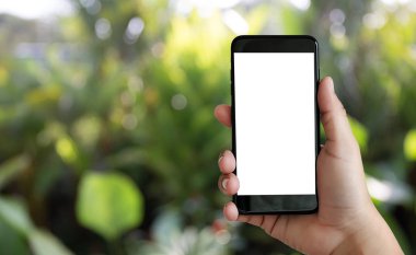 Akıllı telefon teknolojisi ve telefon techno kullanarak adam ellerini kapatın