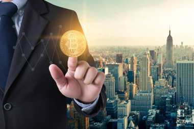 Büyüme kavramı Kripto para birimi Finansal altın Bitcoins merdiven 