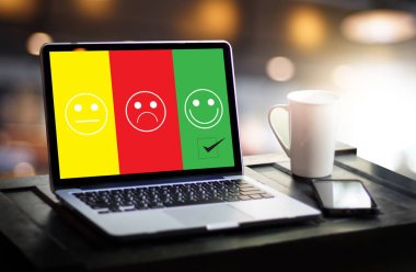 iş erkek ve kadın mutlu memnuniyeti değerlendirme seçin? 