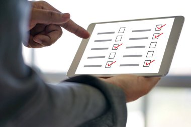 İş adamı SURVEY ve Sonuçlar Analiz Keşif Kavramı