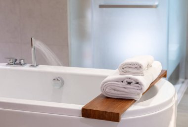 banyo iç beyaz spa havluları refres duş boşlukla kopyalama