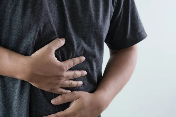 Adam mide acı ve mide ağrısı olması — Stok fotoğraf