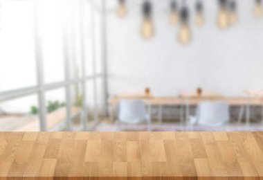 Ahşap Pano boş tablo penceresi bulanık arka plan kullanılabilir 