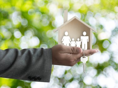 House adamın elini tutarak eller