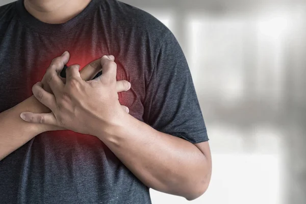 Hombre enfermedad pecho dolor sufrimiento Ataque cardíaco — Foto de Stock