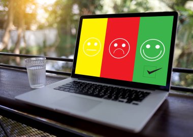 iş erkek ve kadın mutlu memnuniyeti değerlendirme seçin? 