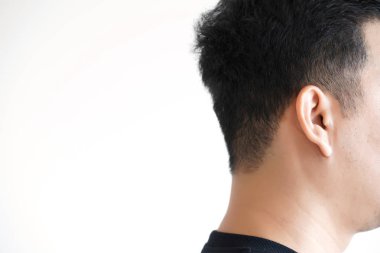 İşitme kaybı ses dalgaları simülasyon teknoloji duymak genç adam