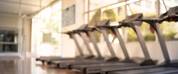 Difuminado de gimnasio de fitness fondo para banner fitness ejercicio co —  Fotos de Stock