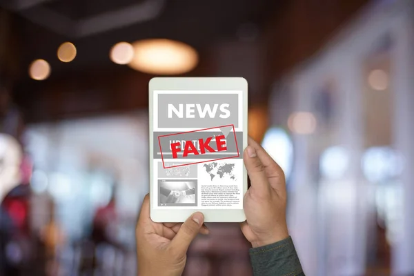 Fake News Konzeptmensch Liest Medientechnologie Auf Smartphone Nur Fake — Stockfoto