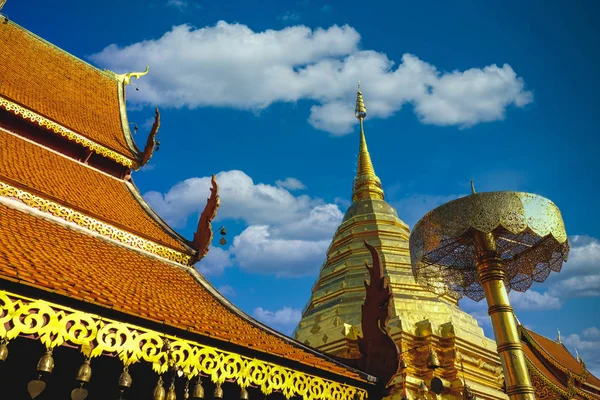 Temple in bangkok thailand ancient architecture art Chedi Phra T — Stockfoto