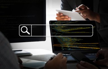 şeylerin Internet tarama arama Internet kullanarak iş adamı