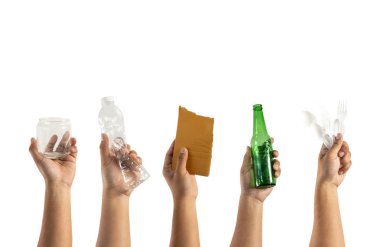 Giysi içeren farklı çöp türlerini geri dönüştür