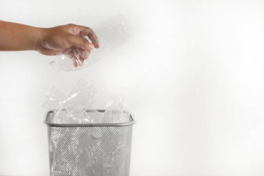 Çöp plastiğini temizleyip toplayın. 