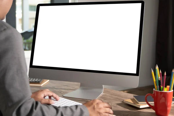 Laptop Mit Leerem Bildschirm Auf Dem Tisch Workspace Hintergrund Neues — Stockfoto