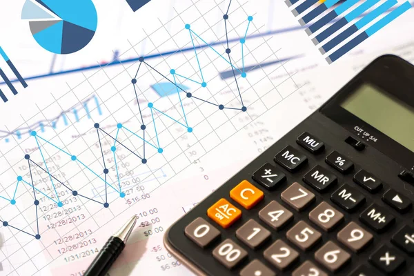 Geschäftsmann Arbeit Büro Analyse Diagramm Grafik Planung Analyse Finanzdokument Datendiagramme — Stockfoto