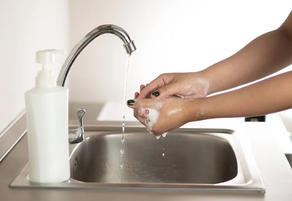 Femme Laver Les Mains Pour Prévention Virus Couronne Laver Les — Photo