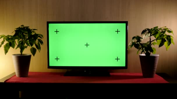 TV se zelenou obrazovkou kompozitní. TV nebo televize - zelená obrazovka - pokoj - na stole. LCD TV se zelenou obrazovkou v moderním obývacím pokoji