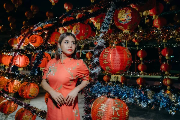 Beautiful Asian Woman Modern Chinese Traditional Dress Standing Front Red — Stock Photo, Image