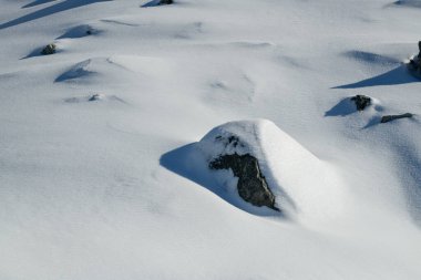 Yeni Zelanda 'nın güneyindeki kar dağının bir parçası. Karlı güzel manzara.