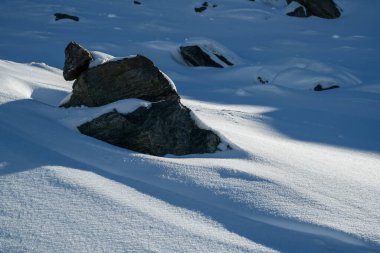 Yeni Zelanda 'nın güneyindeki kar dağının bir parçası. Karlı güzel manzara.