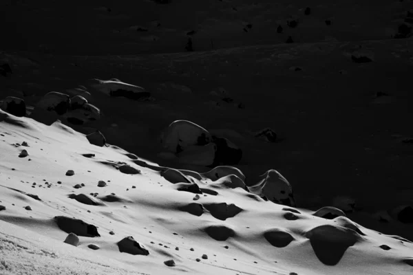 Yeni Zelanda Nın Güneyindeki Kar Dağının Bir Parçası Siyah Beyaz — Stok fotoğraf