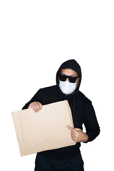 Vousatí Asijští Muži Černé Mikině Lékařskou Maskou Drží Ukazují Karton — Stock fotografie