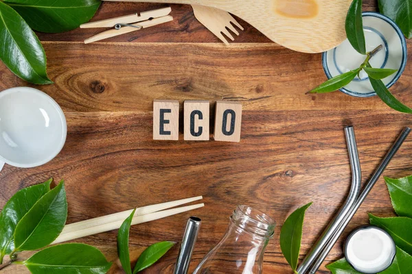 Деревянный Кирпич Словами Eco Деревянном Фоне Концепция Eco Символом Переработки — стоковое фото