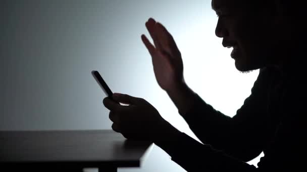 Silueta Asiat Pracuje Smartphonu Beared Man Pracuje Domova Mobilu Blogger — Stock video