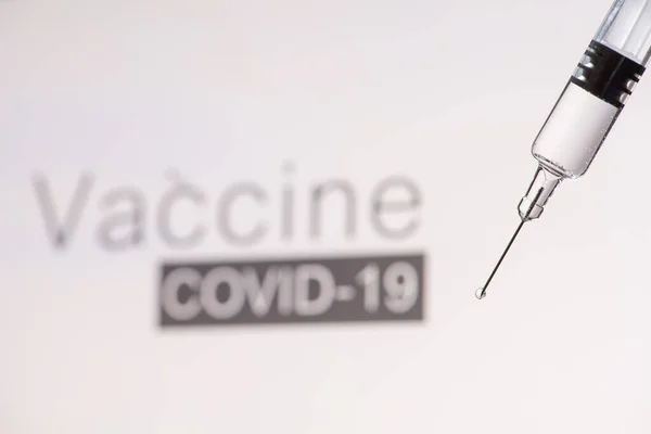 Szöveg Vakcina Covid Üveg Fecskendővel Fehér Alapon Fogalom Coronavirus Vagy — Stock Fotó