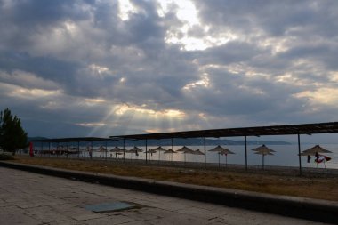 Karadeniz 'de bulutların ardında büyüleyici bir gün batımı.