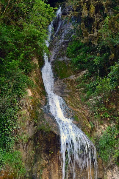 Prachtige Hoge Waterval Kaukasus — Stockfoto