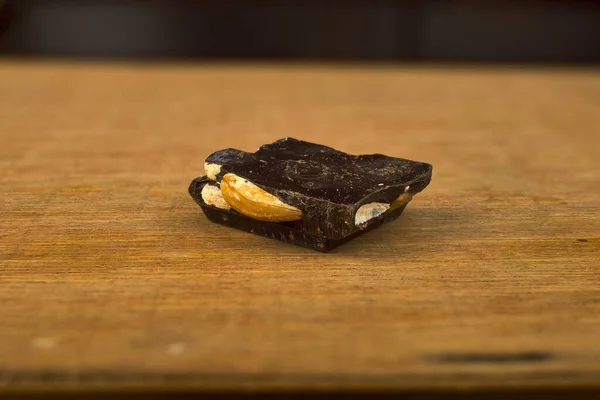 Шматочок Шоколаду Мигдалем — стокове фото