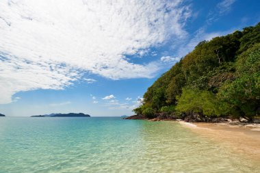 Güzel plaj tropikal adası Koh Chang Tayland.