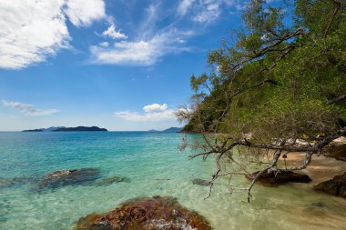 Tropikal kumsalda güzel adası Koh Chang, Tayland.