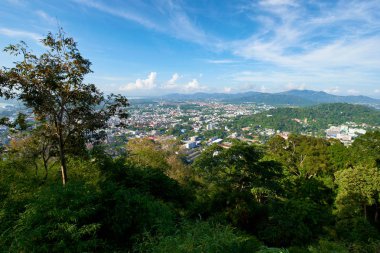 Phuket, Tayland en yüksek tepe üzerinde Khao Toh Sae bakış açısı.