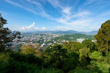 Phuket, Tayland en yüksek tepe üzerinde Khao Toh Sae bakış açısı.