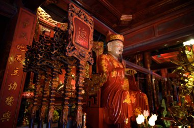 Hanoi, Vietnam - 23 Şubat 2020: Hanoi Edebiyat Tapınağında Konfüçyüs Altar