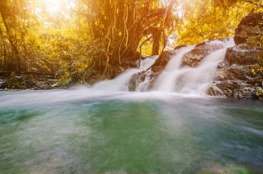 Sarika Tayland şelale.