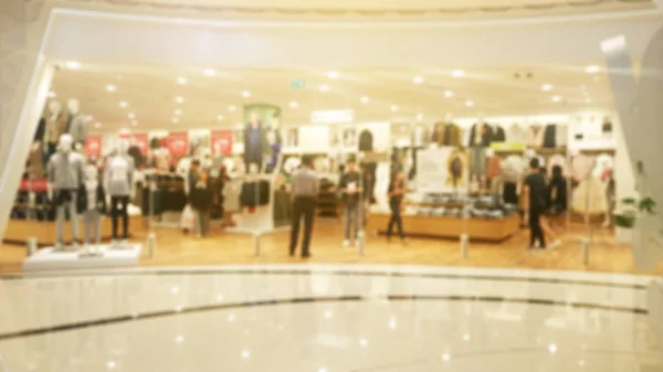 쇼핑에 사람들의 흐린된 이미지. — 스톡 사진