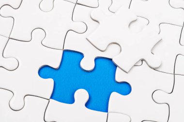 düz beyaz jigsaw puzzle.