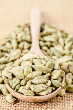 Yeşil kakule bakla yığın.