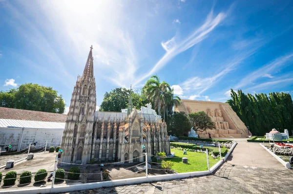Replikę katedry kolonii w Mini Siam w pattaya — Zdjęcie stockowe