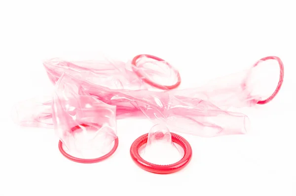 Červené kondom s otevřenou pack. — Stock fotografie