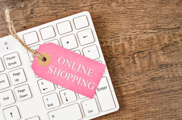 Online shoping tag price on white keyboard. — Stock Photo, Image