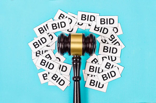 One gavel like those used on auctioning with the word bid. — Stock Photo, Image