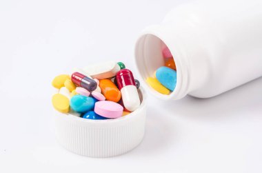 plastik şişe ve hapları tıpta.