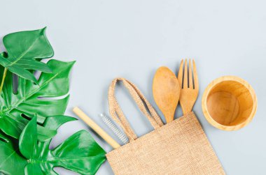 Sıfır atık. ahşap cam ve bambu çatal bıçak.