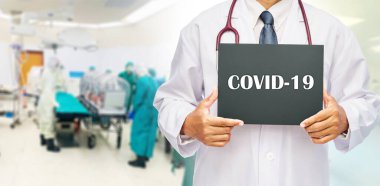 Doktor ve Coronavirus covid-19 hastalığı hastayı izolasyon kapsülünde enfekte etti..