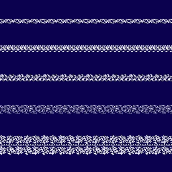 Beyaz dantel kurdeleler kümesi